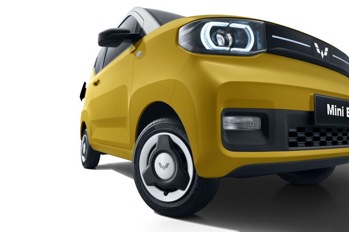 vàng - cận đầu xe1 - miniev - không nền.png