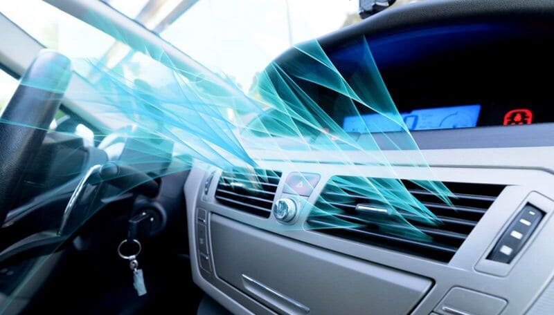 Nội thất bị ẩm mốc cũng khiến không gian xe bốc mùi