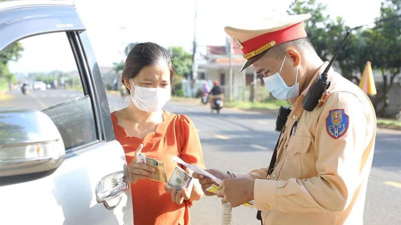 Mức phạt lỗi không mua bảo hiểm bắt buộc xe ô tô từ 400.000 - 600.000 đồng