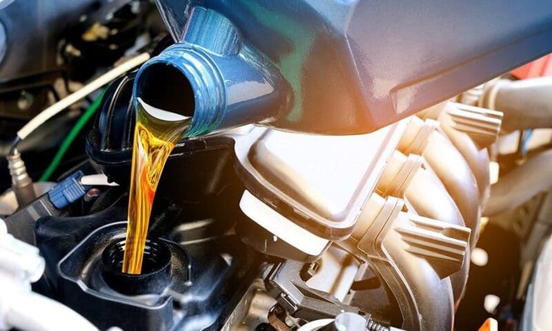 Sau khi di chuyển 5.000 - 10.000 nên thay dầu động cơ