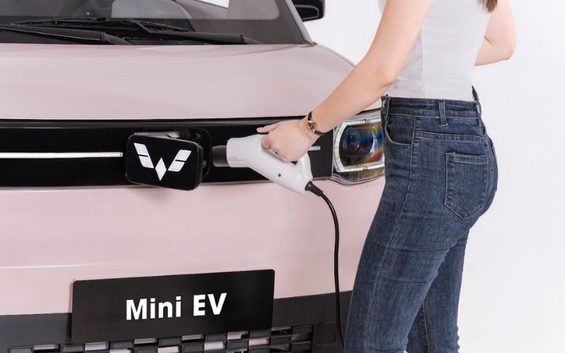 Ổ sạc điện tiện lợi và an toàn của xe ô điện Wuling Mini EV&nbsp;