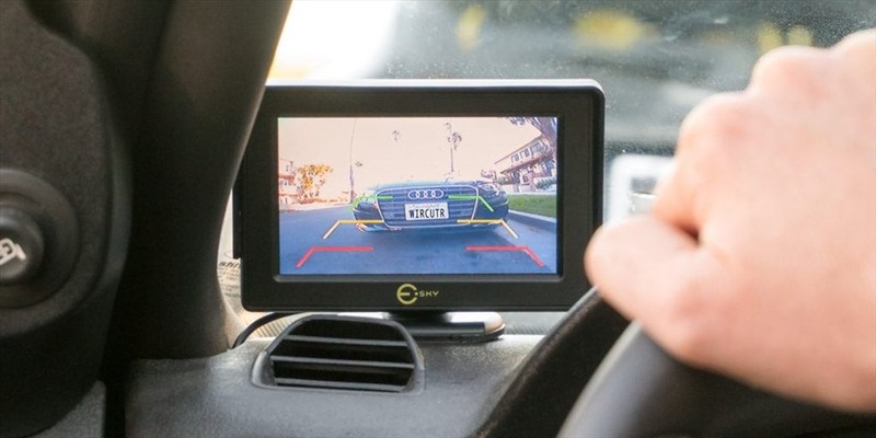 Camera lùi giúp tài xế quan sát phía sau