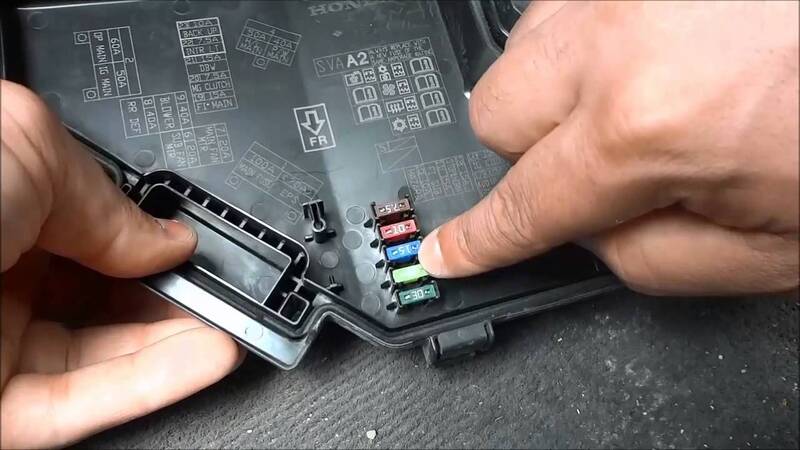 Cầu chì bị hỏng gây nên tình trạng khóa cửa bị kẹt không mở được